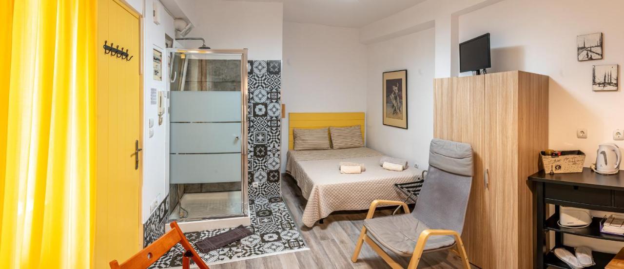 Apartment Ground In Bohemian Psiri In The Historic Center-in Vivo *