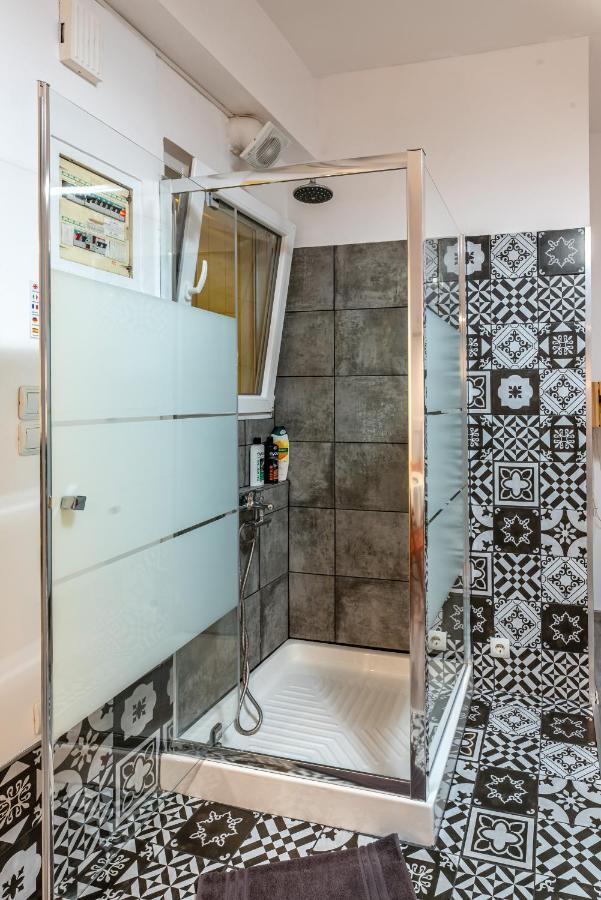 Apartamento Ground In Bohemian Psiri In The Historic Center-in Vivo